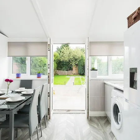 Yarnfield House By Nec Bhx - Free Multi Car Van Parking Сasa de vacaciones