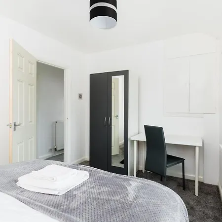 Сasa de vacaciones Yarnfield House By Nec Bhx - Free Multi Car Van Parking Birmingam