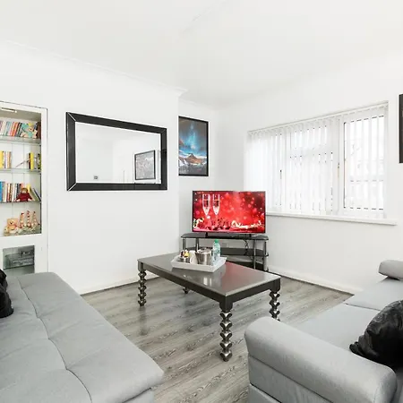 Yarnfield House By Nec Bhx - Free Multi Car Van Parking Сasa de vacaciones *