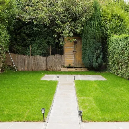 Yarnfield House By Nec Bhx - Free Multi Car Van Parking