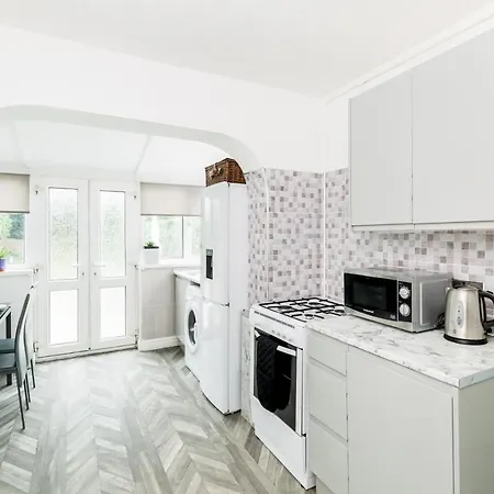 Yarnfield House By Nec Bhx - Free Multi Car Van Parking Birmingam