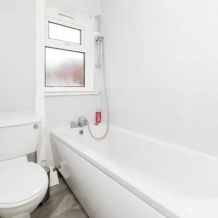 Сasa de vacaciones Yarnfield House By Nec Bhx - Free Multi Car Van Parking Birmingam